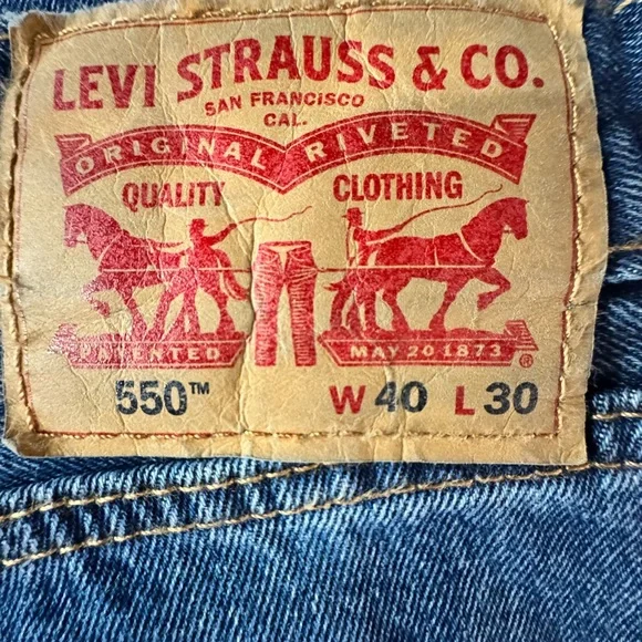 Levi Strauss 550 Jeans- Like New - Picture 2 of 7